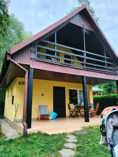 Żółty domek w Przydworzu