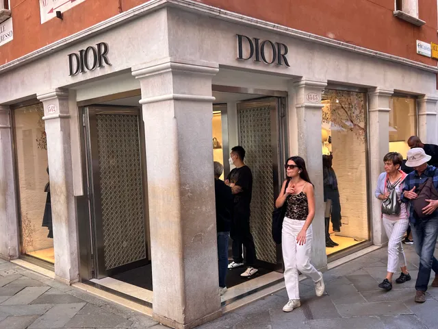 DIOR