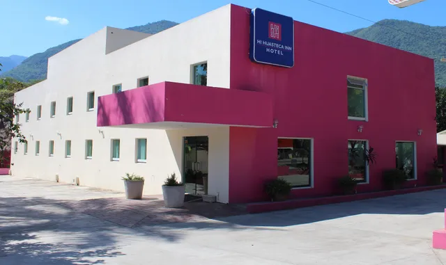 HI Huasteca Inn Hotel