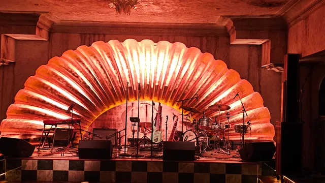 Lou Lou’s Jungle Room