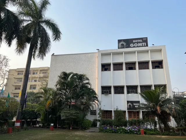 Hotel Gomti at Sapru Marg near Hazratganj