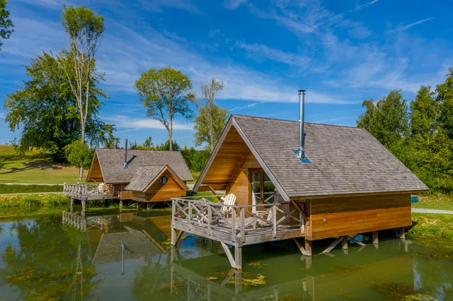 Aqualodge, Hôtel Insolite