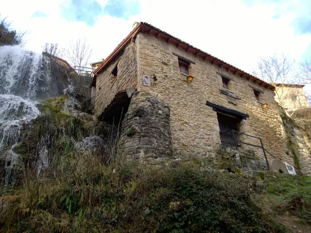 EL SALTO DEL AGUA AUTENTICO EL MOLINO DE LA CASCADA ORBANEJA DEL CASTILLO BURGOS