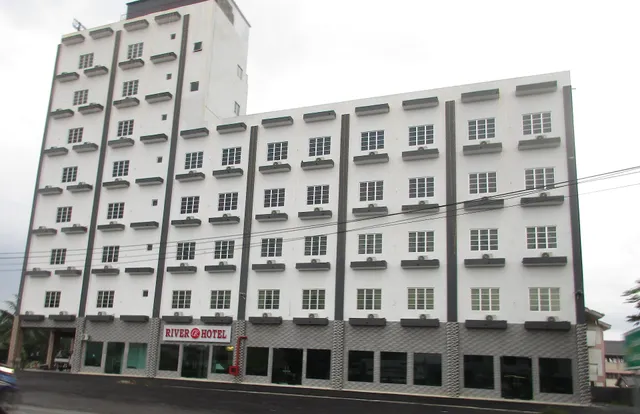 GLR River Hotel • Simpang