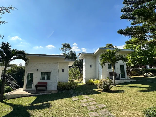 ไวท์ร็อค รีสอร์ท