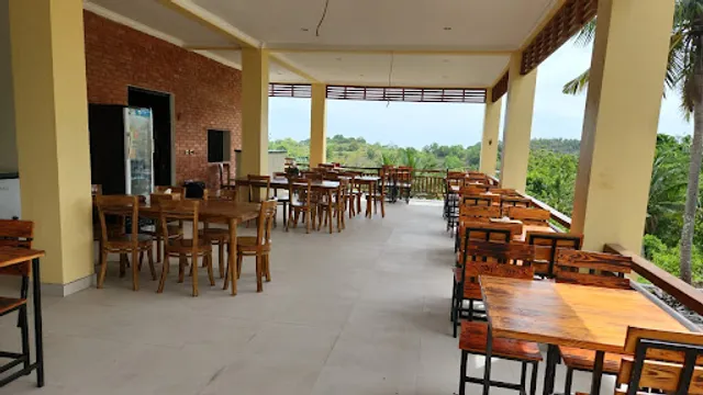 Seafood Restaurant & KELINGKING HOSTEL