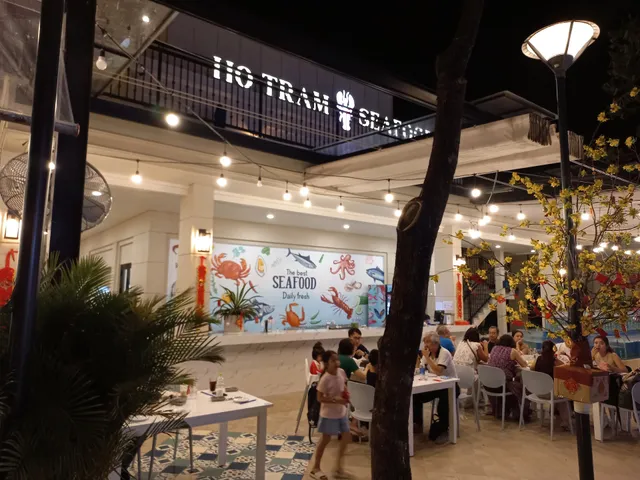 Hamptons Plaza Ho Tram