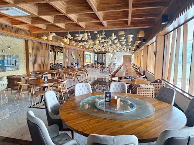 TELAGA SENAYAN Restoran Parahyangan