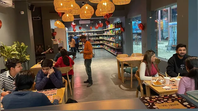 Hungry Owl Cafe & Confectionery