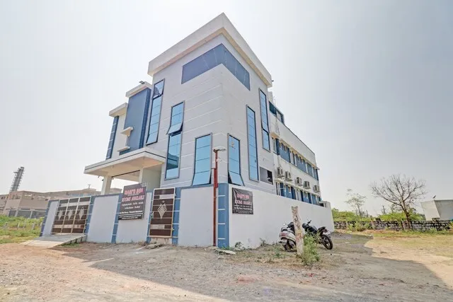 OYO Flagship 86674 Sam's Inn