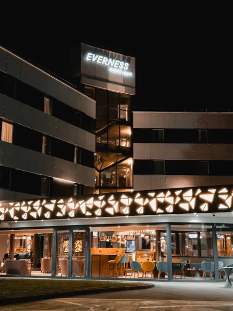 Everness Hotel & Resort