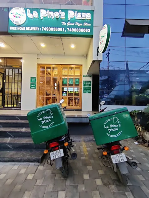 La Pino'z Pizza-Chala, Vapi, Gujarat