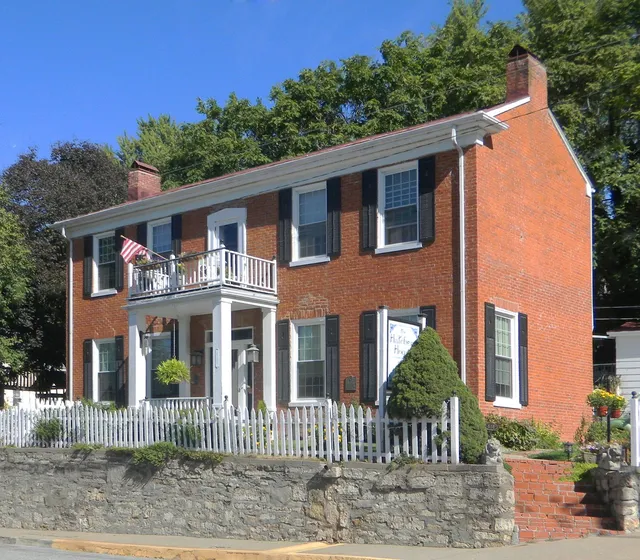 Hatchery House Bed & Breakfast