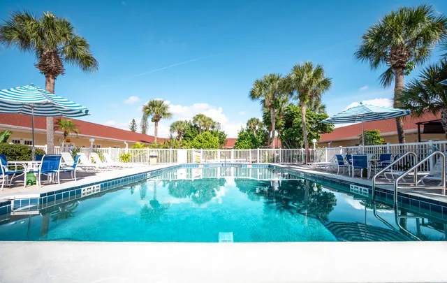 Island Sun Inn & Suites - Venice, Florida Historic Downtown & Beach Getaway