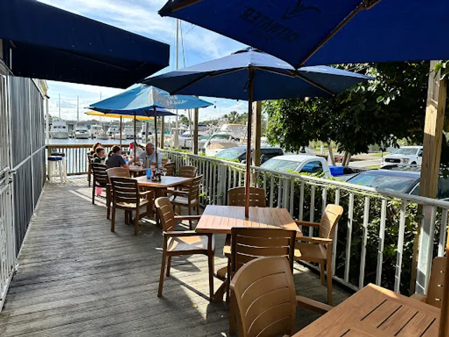 Ichabod's Dockside Bar & Grille