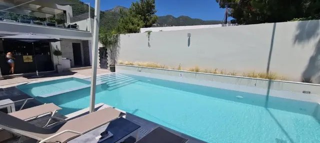 Windrose Apartments with Pool