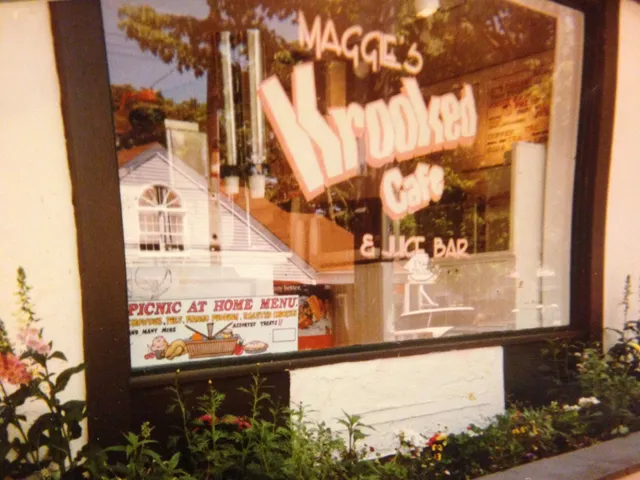 Maggie's Krooked Cafe & Juice Bar