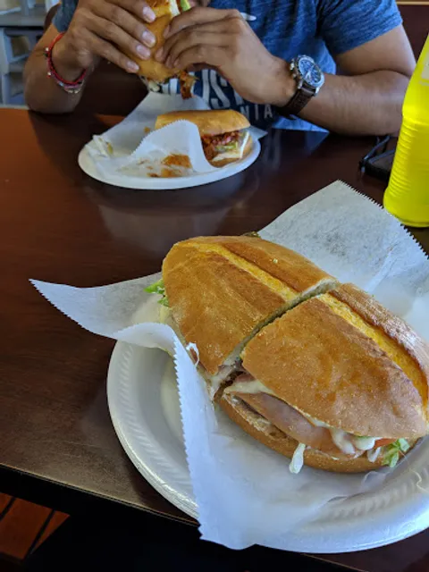 Tortas Y Jugos Caribe