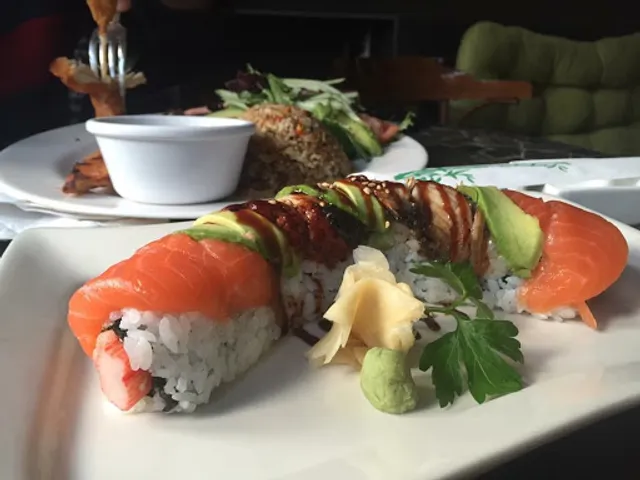 Manu's Kitchen Bar & Sushi Lounge