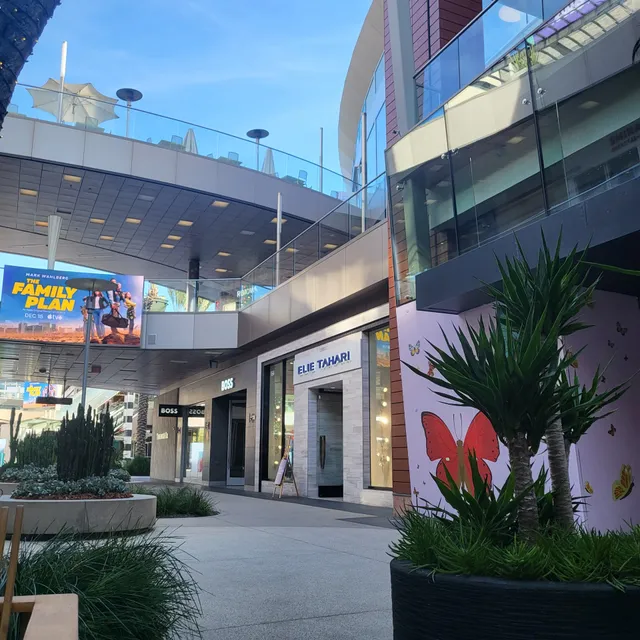 Elie Tahari Santa Monica Place