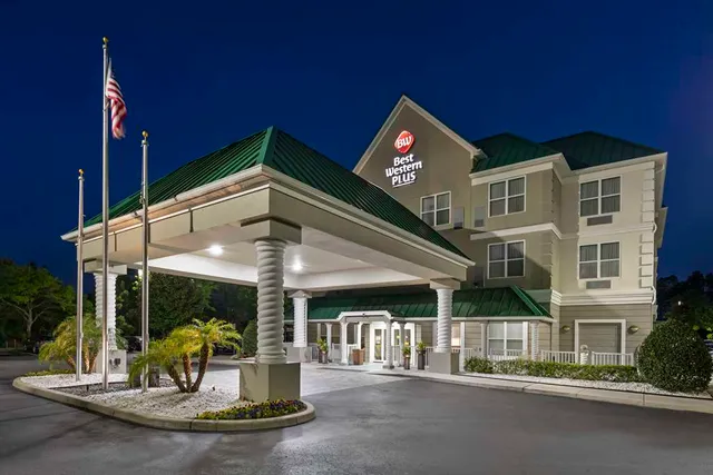 Best Western Plus First Coast Inn & Suites
