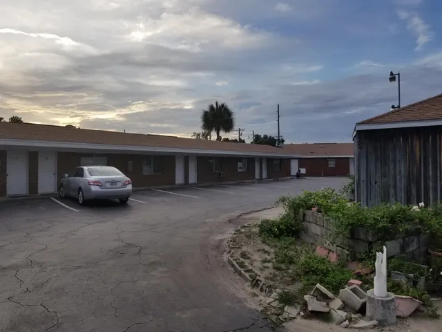 Manatee Springs Motel