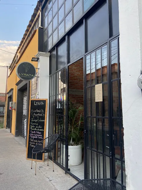 LYRATA café•barra•cocina