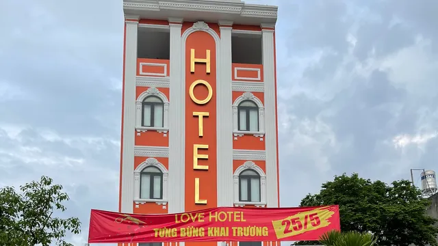 Love hotel hóc môn