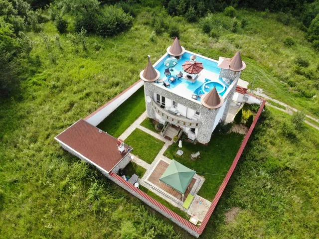 Къща за гости "Замък Никола"