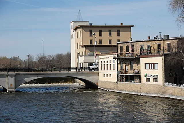 Froggy Bottoms River Suites