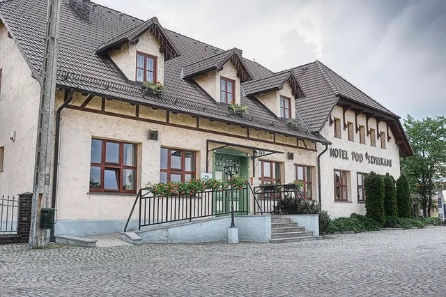 Hotel Restauracja "Zajazd Pod Szyszkami"