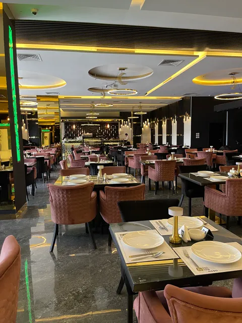 200Restaurant & Lounge