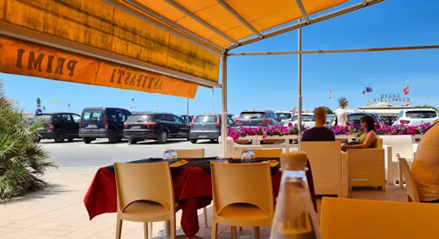 Farenight - Drink Food & Music