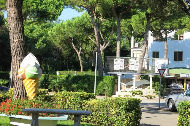 Villaggio Azzurro di Donatello and Giuseppe C. Sas