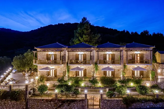 Makris Gialos Suites by the Beach