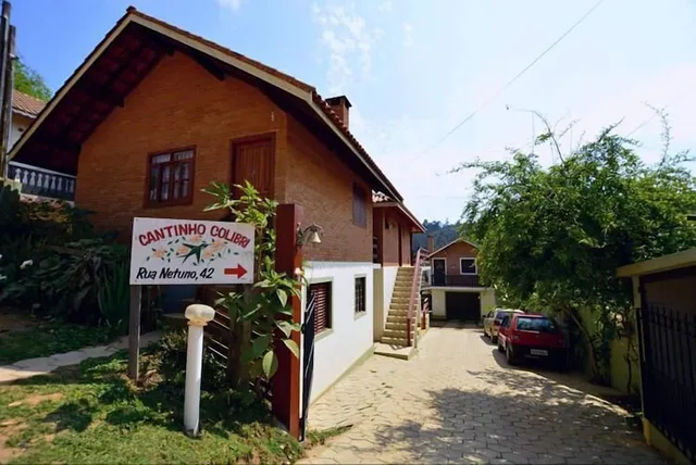 Hummingbird Inn Corner