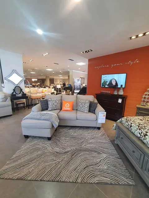 Ashley Furniture HomeStore Panamá • AltaPlaza Mall