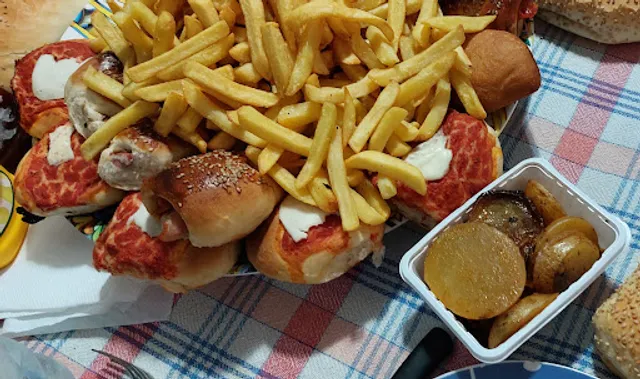 Pizza, Patatine, Polli E Fantasia di Calcagno Vincenzo