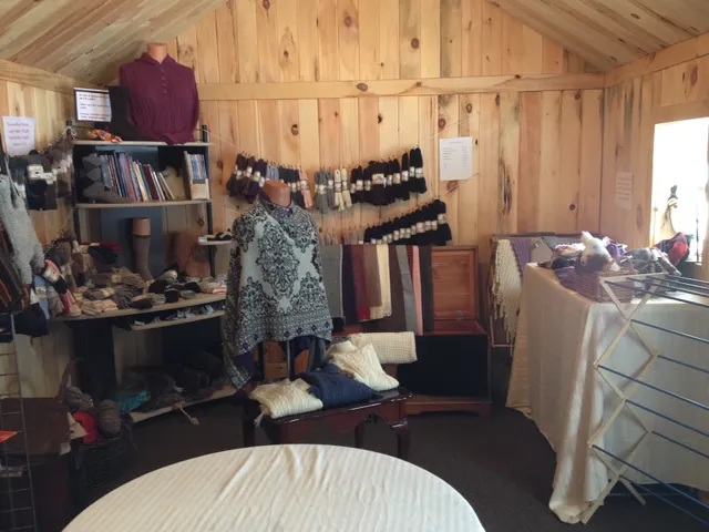 Falls Edge Alpaca Farm, Boutique, Winery & Cottage