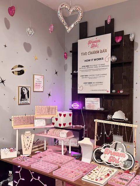 That Dream Girl Shop - Charm Bar Boutique