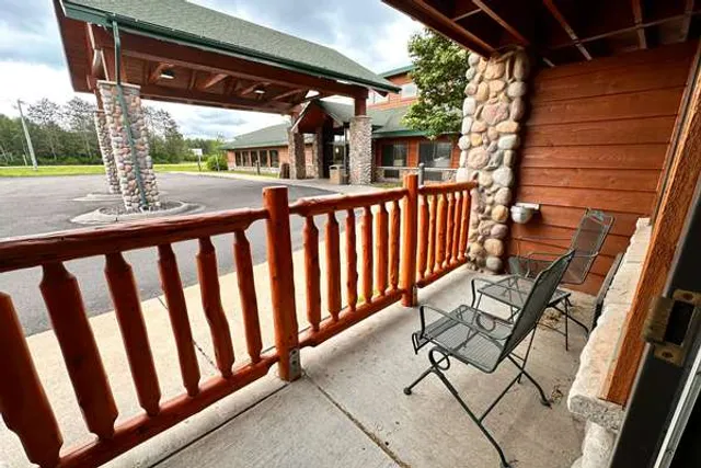 Shell Lake Lodge, a Travelodge by Wyndham