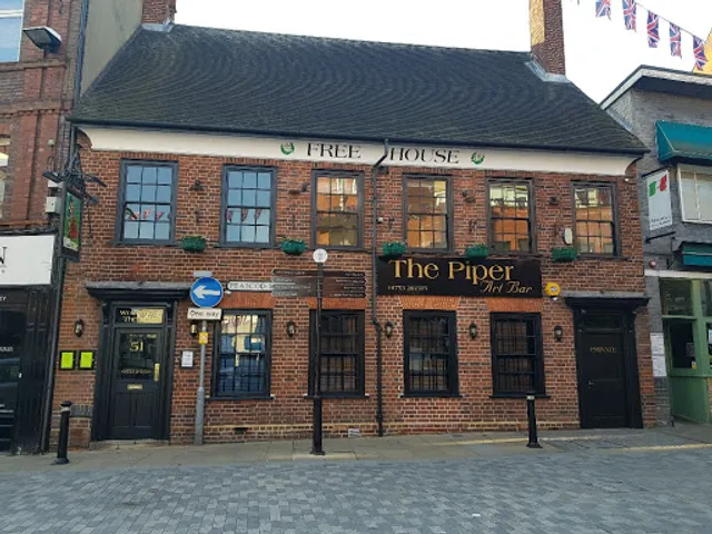 The Piper Art Bar