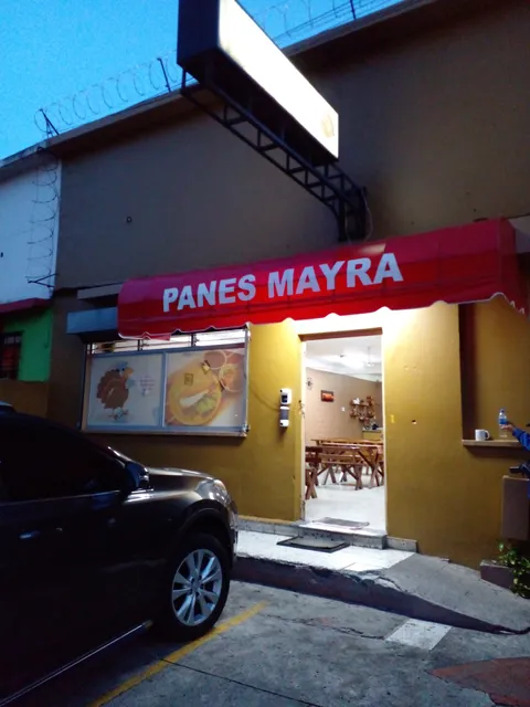 Panes con Pavo Mayra