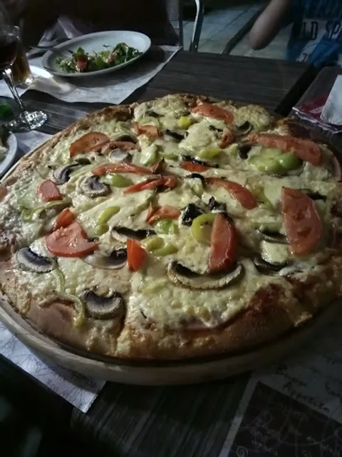 Mega Pizza