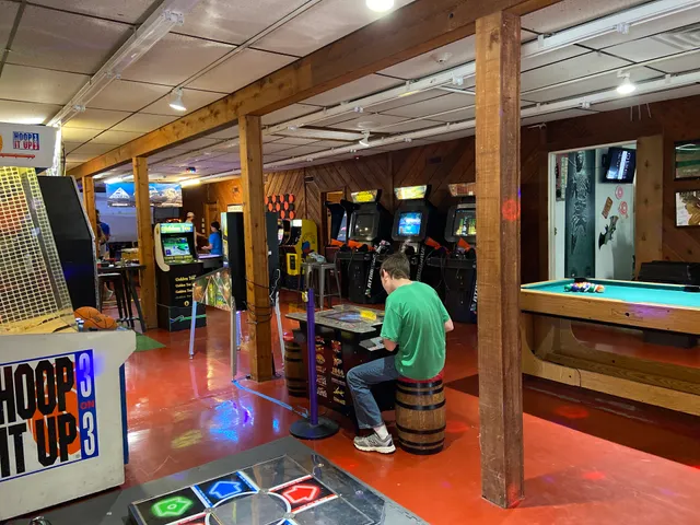 Aces & Eagles Disc Golf, Darts, Bar & Arcade + Comics & Gaming Supplies!