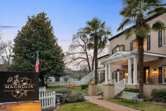Magnolia Hotel