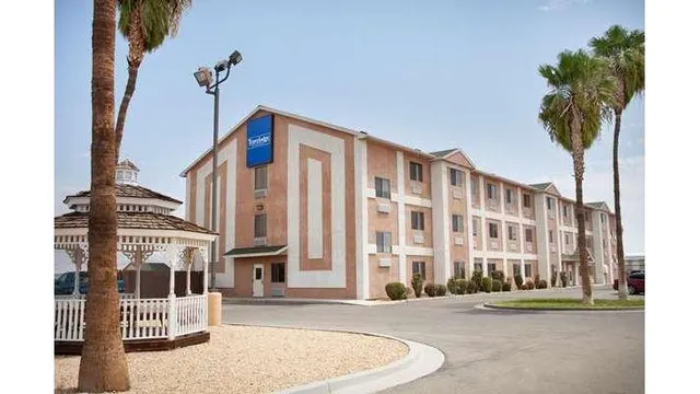 Travelodge by Wyndham Yermo