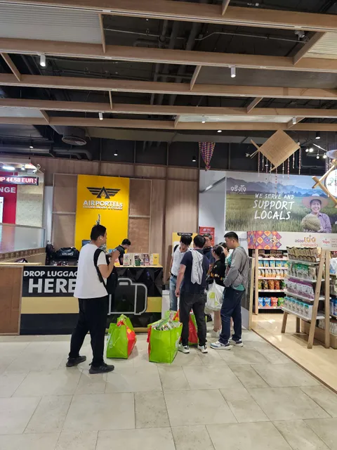 Luggage Delivery & Luggage Storage Central World @Hug thai zone by AIRPORTELs