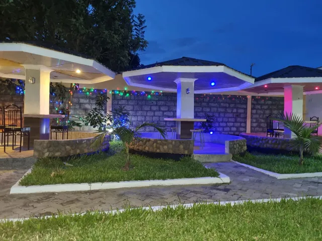 The Loop Guest House & Restaurant