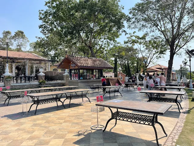 Silverlake Wine & Grill Restaurant